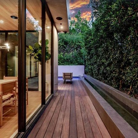 Modern, Resort-Style Home In West Hollywood ロサンゼルス エクステリア 写真