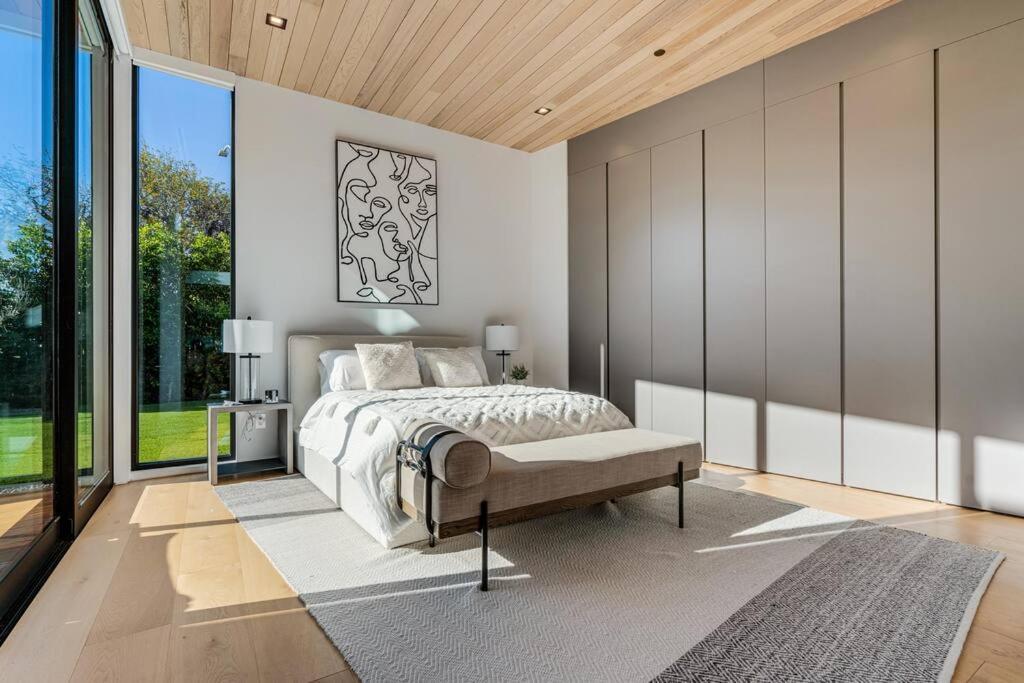 Modern, Resort-Style Home In West Hollywood ロサンゼルス エクステリア 写真