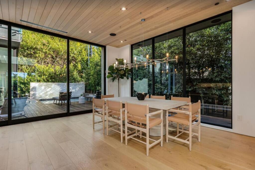 Modern, Resort-Style Home In West Hollywood ロサンゼルス エクステリア 写真