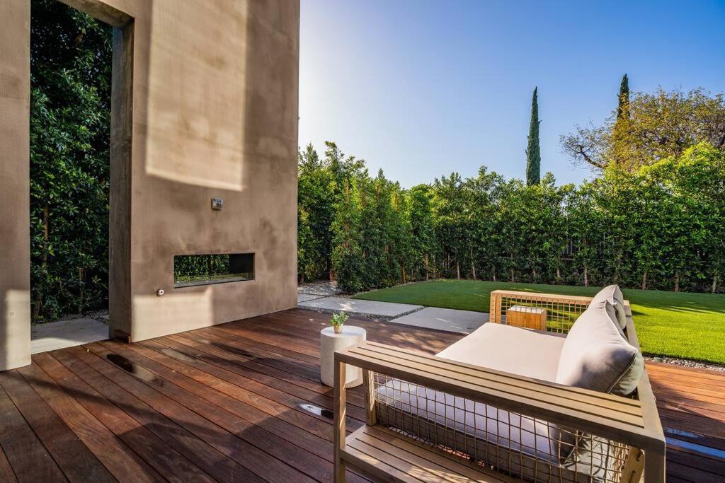 Modern, Resort-Style Home In West Hollywood ロサンゼルス エクステリア 写真