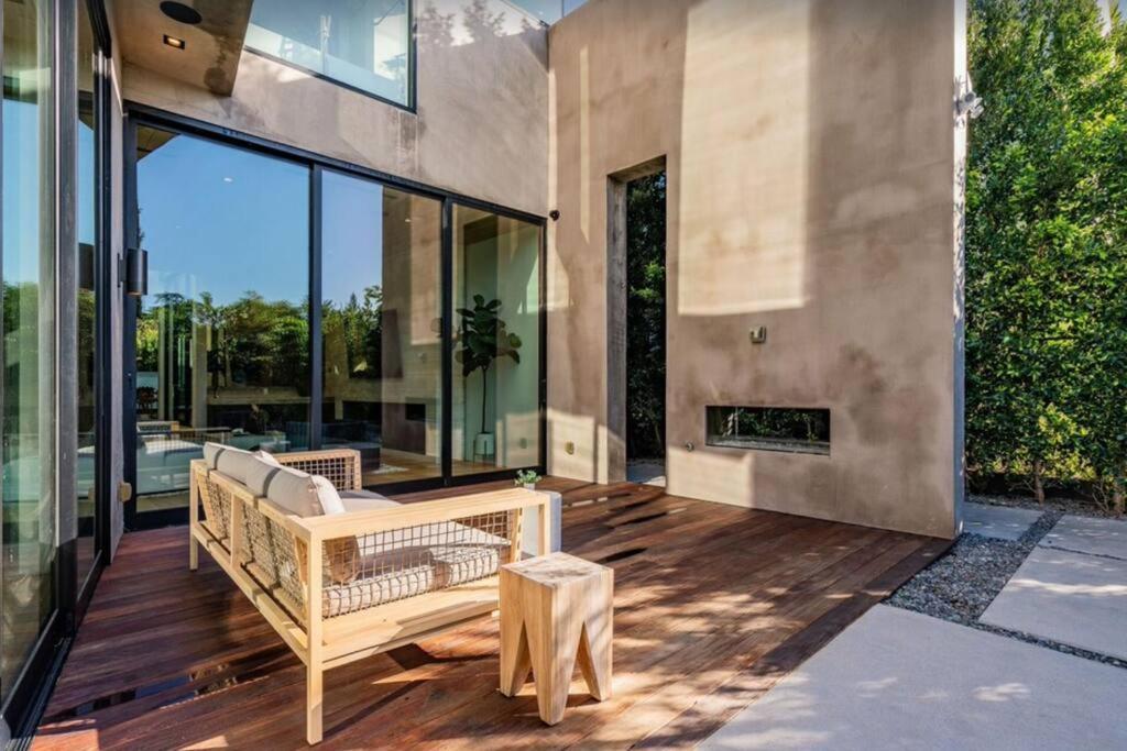 Modern, Resort-Style Home In West Hollywood ロサンゼルス エクステリア 写真