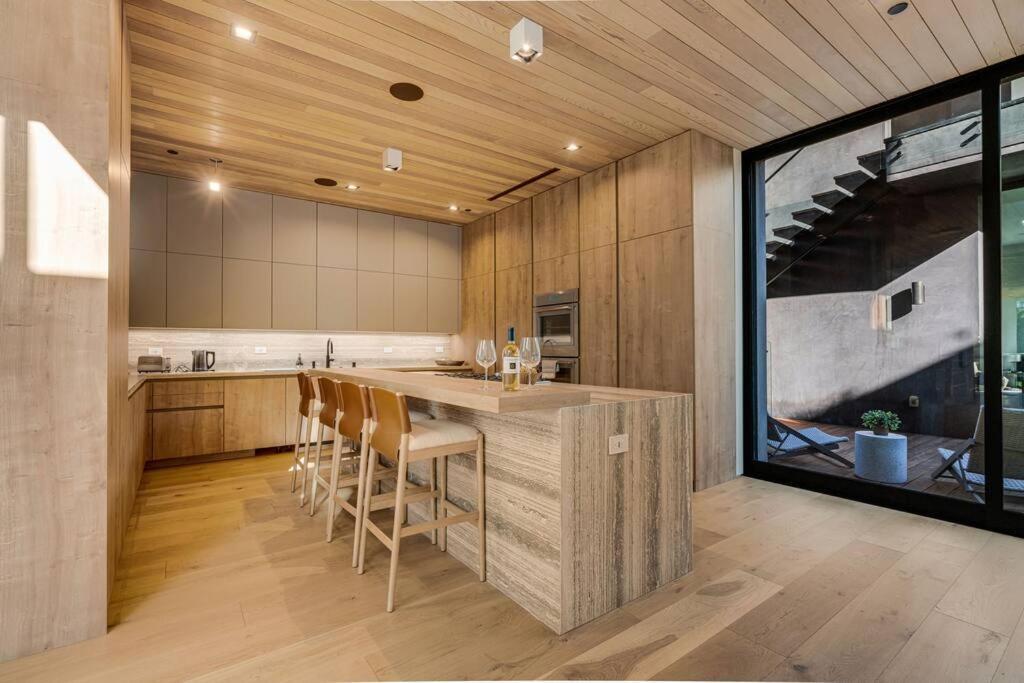 Modern, Resort-Style Home In West Hollywood ロサンゼルス エクステリア 写真