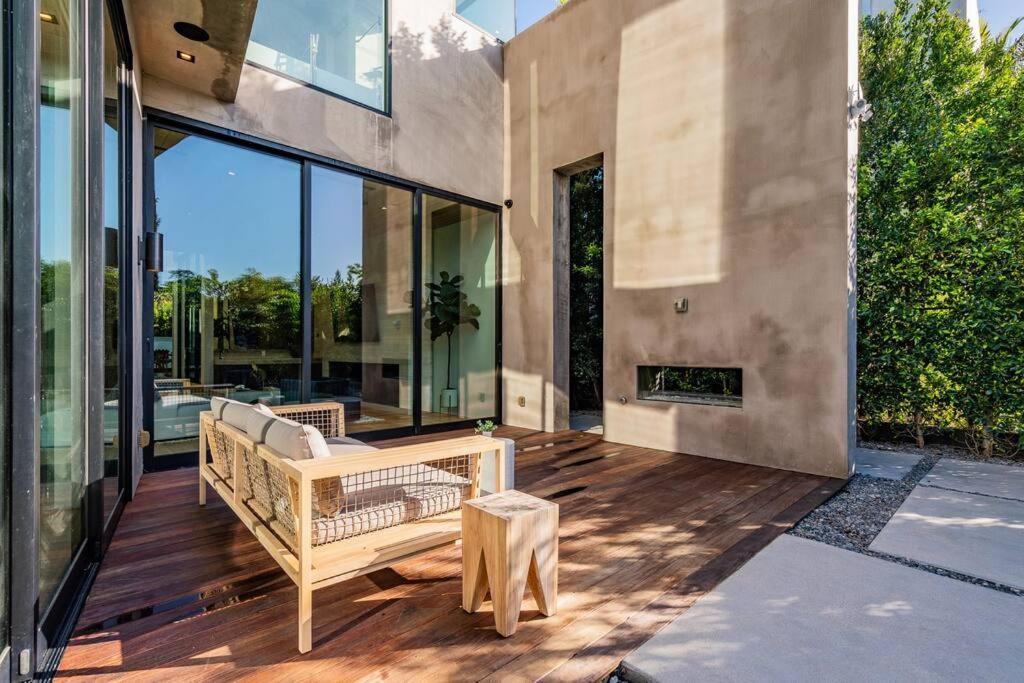 Modern, Resort-Style Home In West Hollywood ロサンゼルス エクステリア 写真