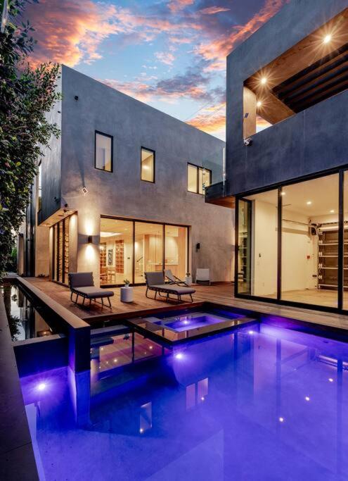 Modern, Resort-Style Home In West Hollywood ロサンゼルス エクステリア 写真