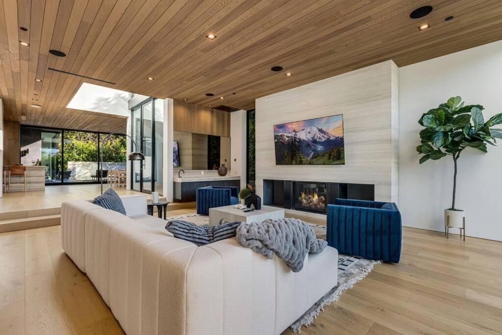 Modern, Resort-Style Home In West Hollywood ロサンゼルス エクステリア 写真