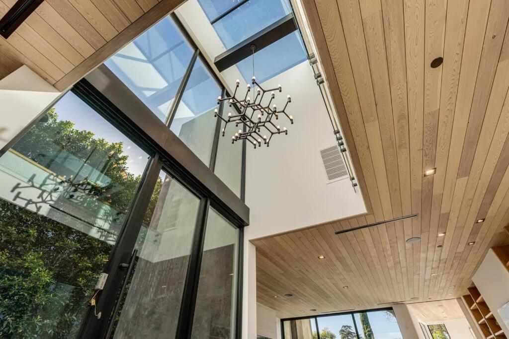 Modern, Resort-Style Home In West Hollywood ロサンゼルス エクステリア 写真