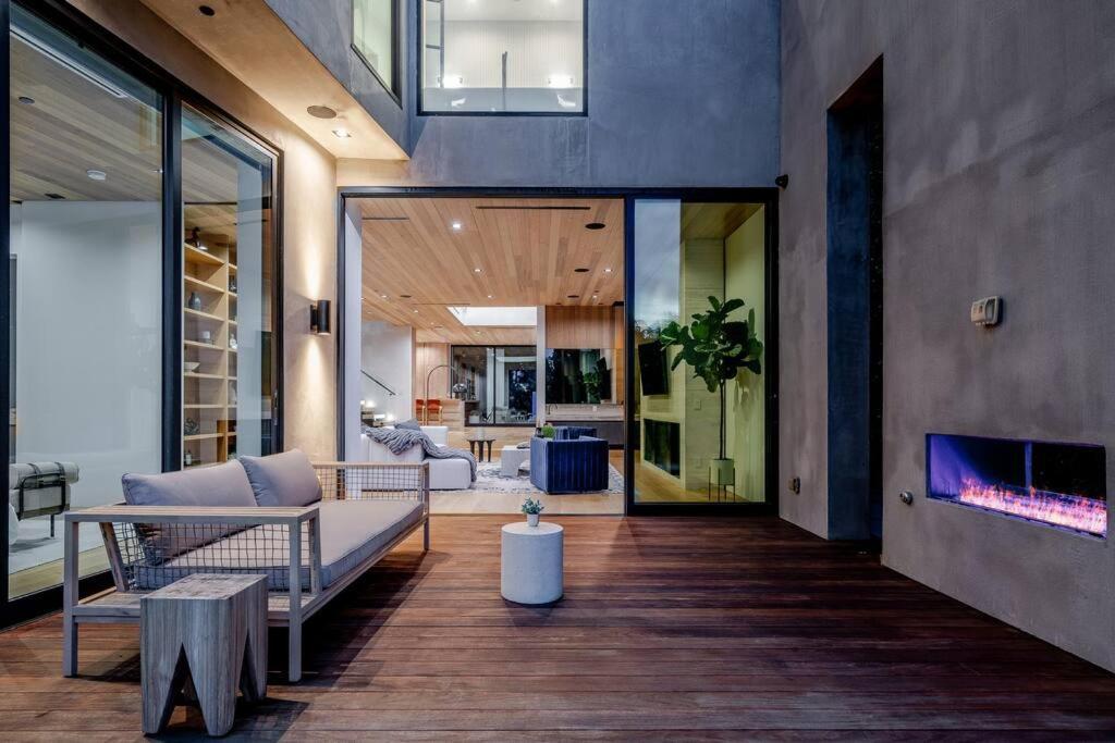 Modern, Resort-Style Home In West Hollywood ロサンゼルス エクステリア 写真